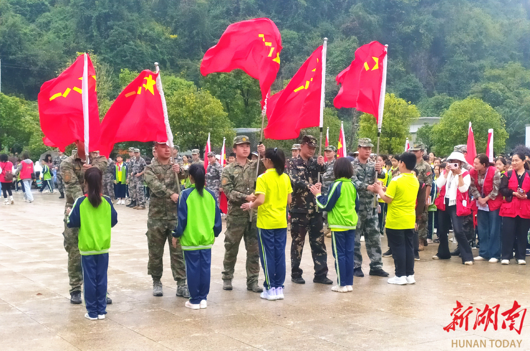 道县四小：“沉浸式”体验国防教育