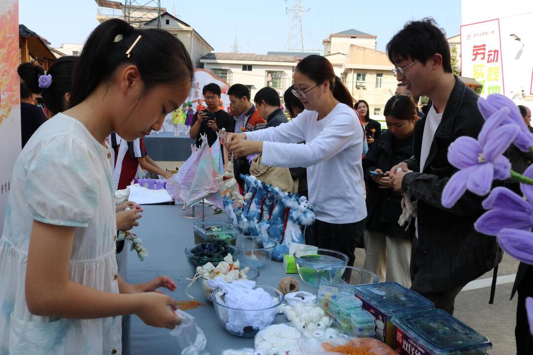 传承非遗 乐享农耕——株洲市中小学劳动教育现场推进会在渌口区明德小学举办