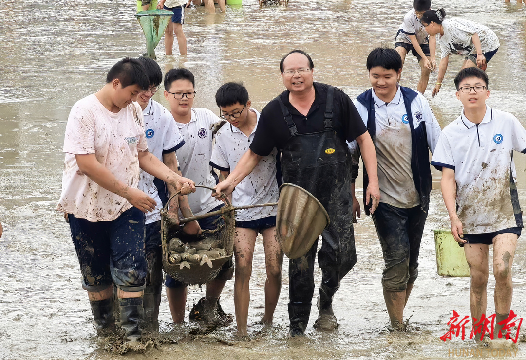 道县绍基学校：校园捕鱼让学生劳有所获