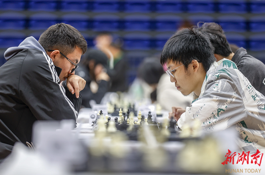 School Chess Competition Held in Changsha