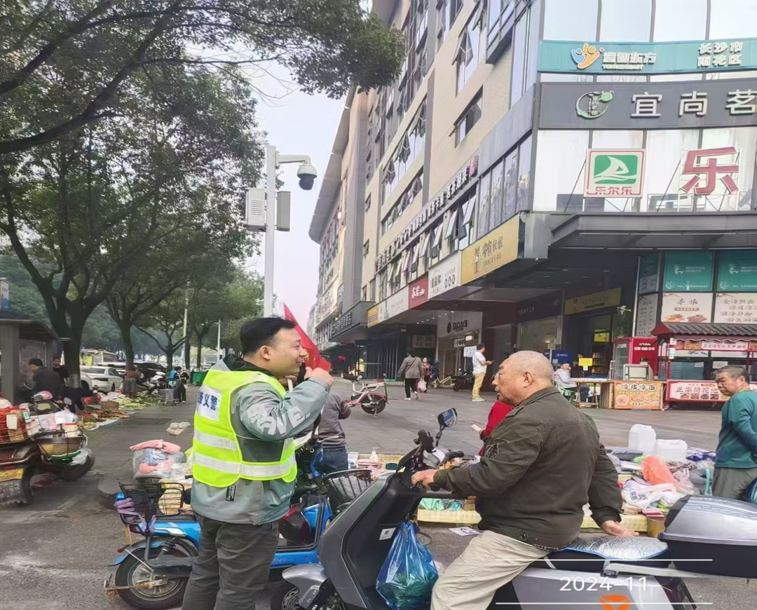 交通劝导传文明 道路安全入人心