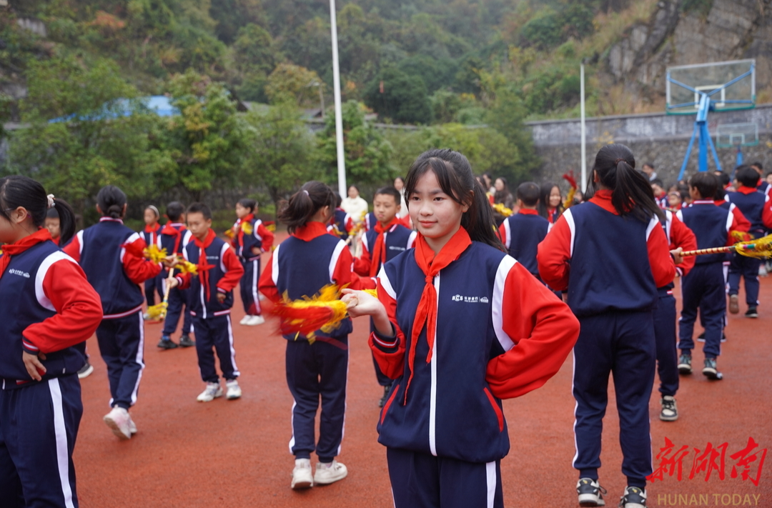 大山深处送爱心——长沙银行·边校“校服圆梦”计划走进常德掠影