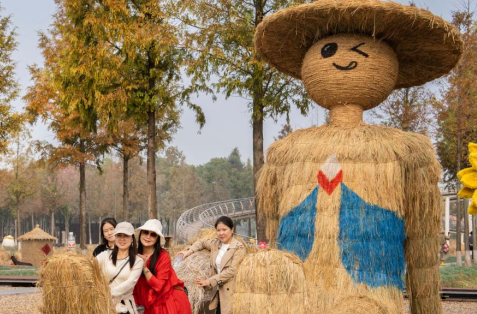 常德是个好地方|城头山：稻草编奇幻 游客打卡忙