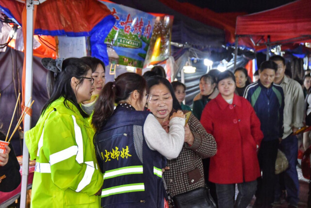 15万人逛文家市镇“牛马会”，派出所如何让警情降40%