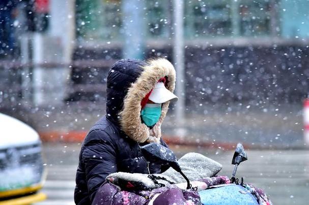 下半年首场寒潮过程即将来袭 明起中东部大风降温雨雪齐至