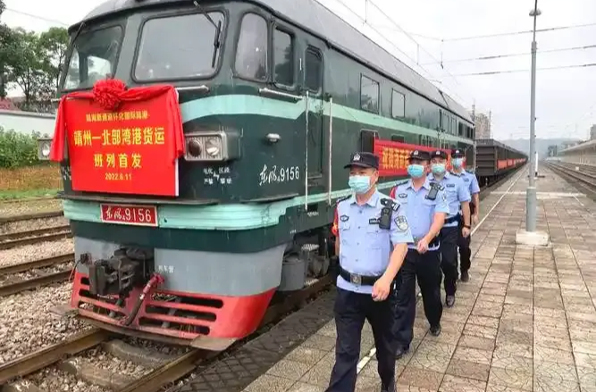 醉酒旅客突感不适 怀化铁警紧急救助