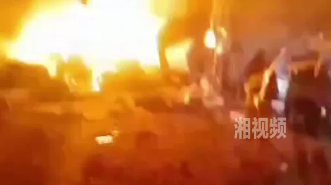 黎巴嫩贝鲁特南郊遭空袭后起火 当地传出爆炸声