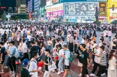 芙蓉国评论丨“首店经济”拔节生长，消费市场拾“级”而上