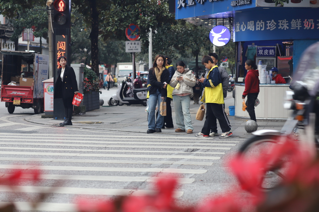 绥宁县：文明交通构筑起街头亮丽的风景