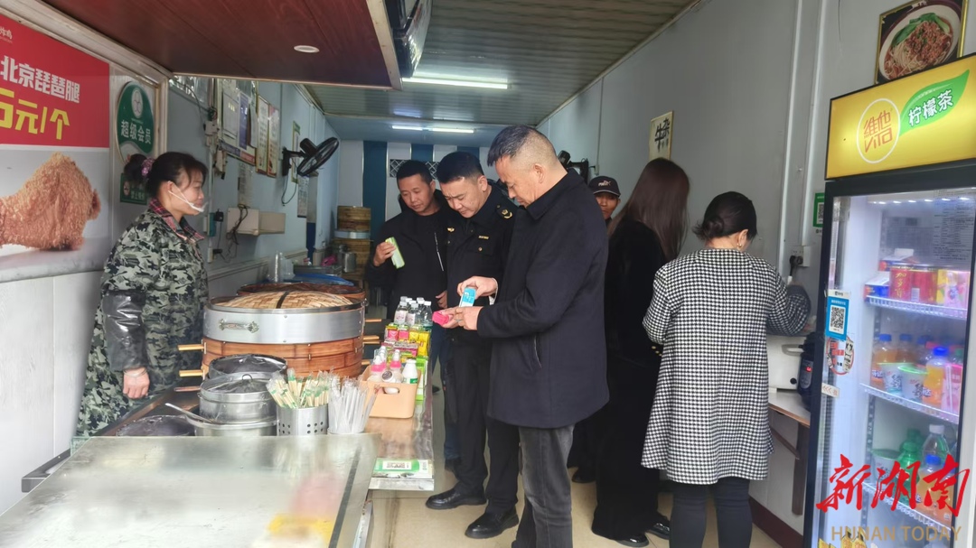 溆浦县卢峰镇：强化校园周边食品安全监管，人大代表在行动