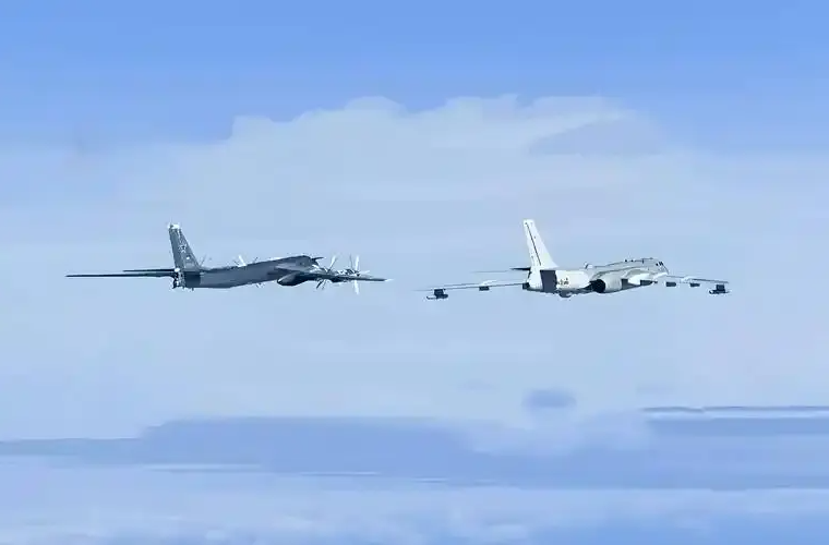 中俄两军完成第9次联合空中战略巡航第二阶段任务