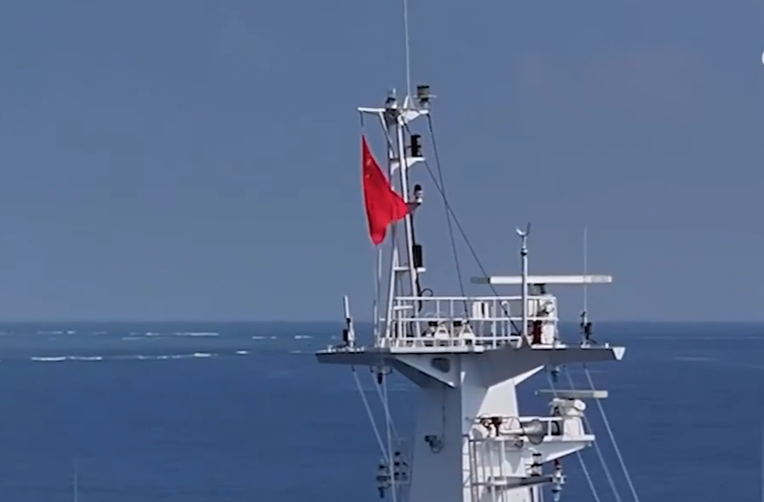 中国海警位中国黄岩岛领海及周边区域执法巡查
