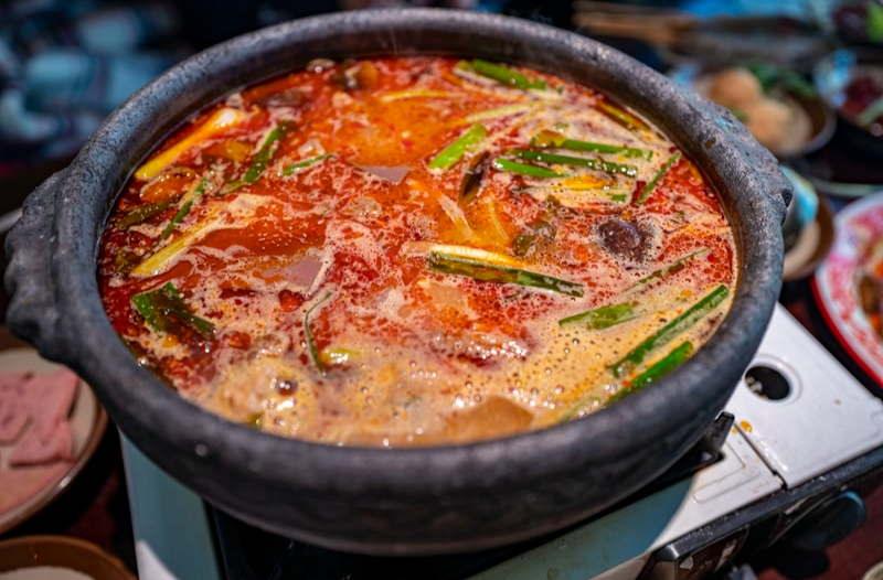 今冬流行特色火锅，酸火锅独领风骚