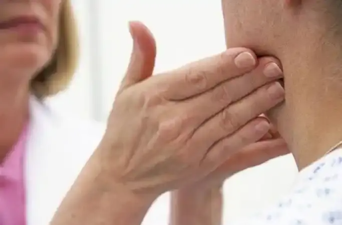 周末·健康丨“笑掉下巴”？医生提醒：这些动作要小心