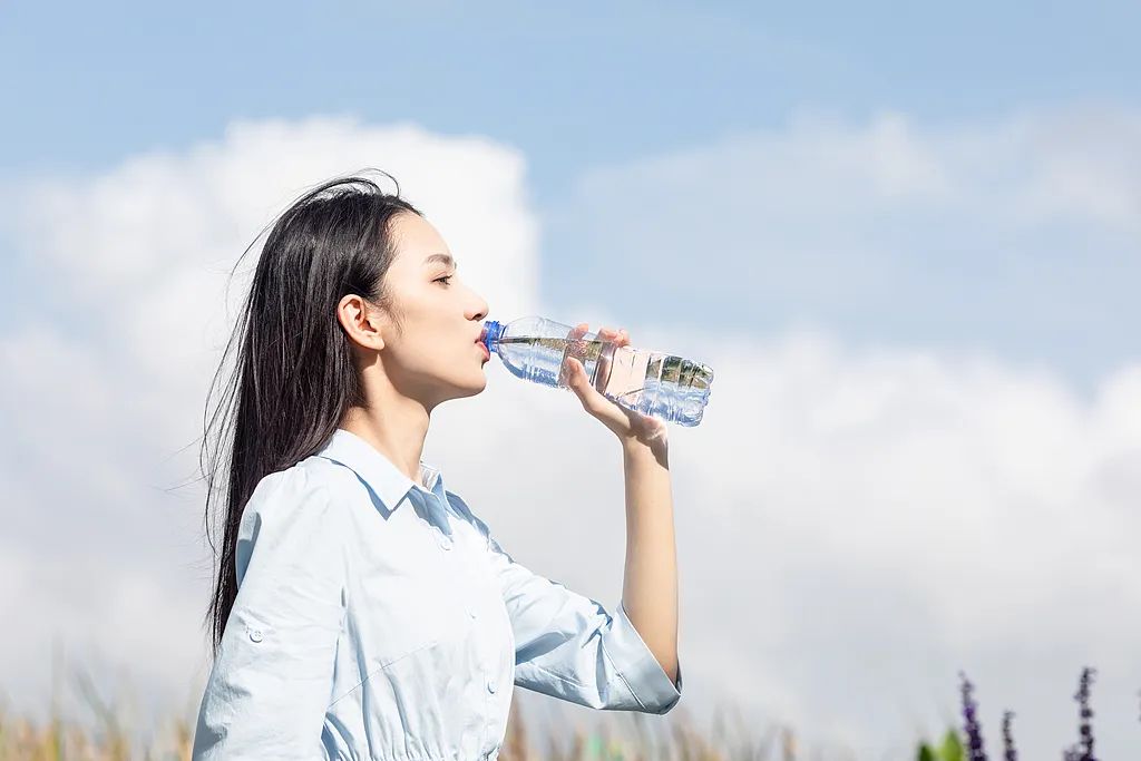 半夜口干舌燥，可能不是缺水！这6种情况一定要警惕