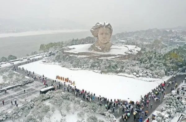 达瞰｜早，雪中橘子洲