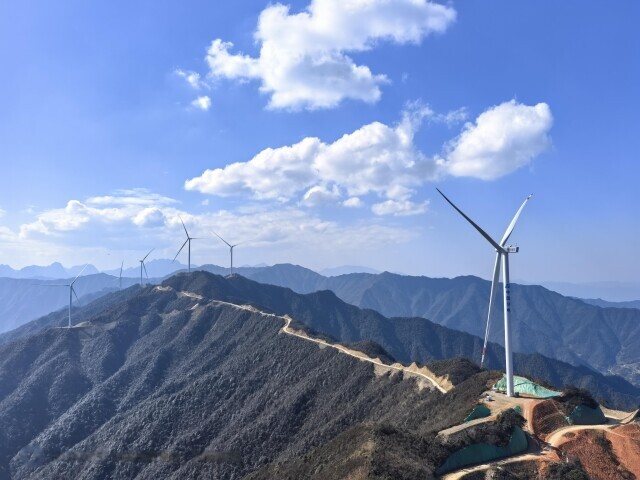 蓝山大源风电项目首批12台风机并网发电