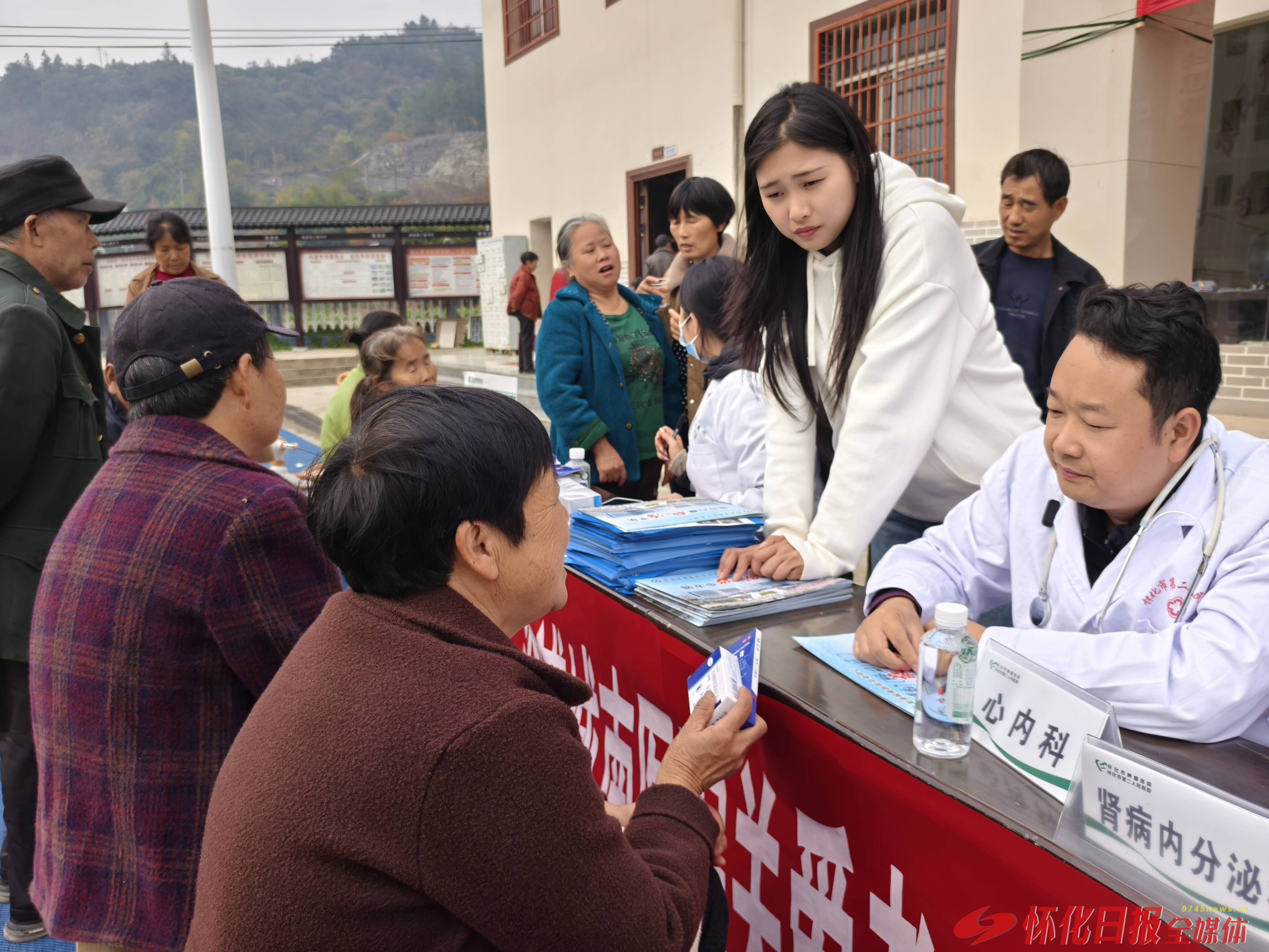 不出村便可“看”城里专家 怀化善济病困“村居健康小屋”远程医学义诊志愿者服务启动