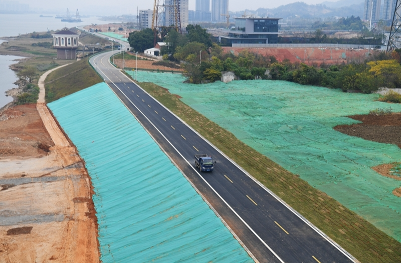 湘江東岸堤防整治工程香爐洲段全面完工