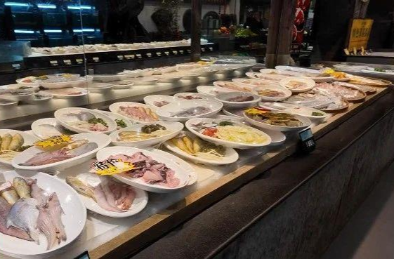 火热！年夜饭价格普遍下调，除夕午餐预订量也“爆单”