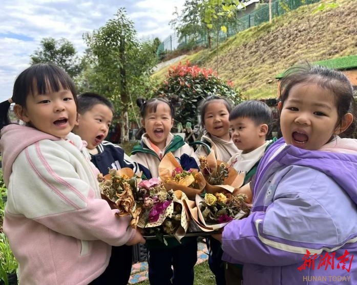 怀化市鹤城区第二幼儿园：让花朵“永生”项目活动精彩纷呈