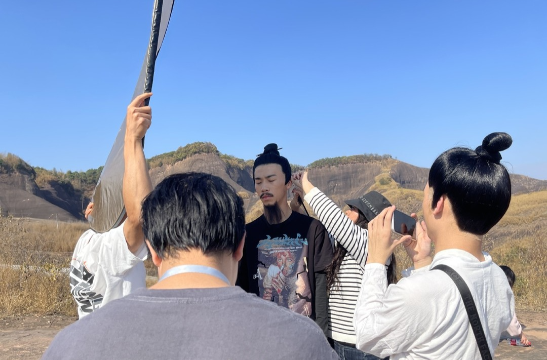 跟着徐霞客游湖南丨探剧幕后：用三百多年前的“剧本”编剧