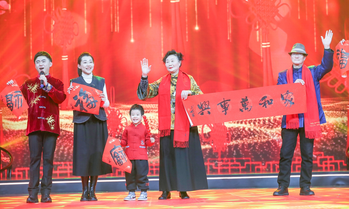 Beautiful family in Hunan sheds light on continuous improvement in people's lives, nation's development