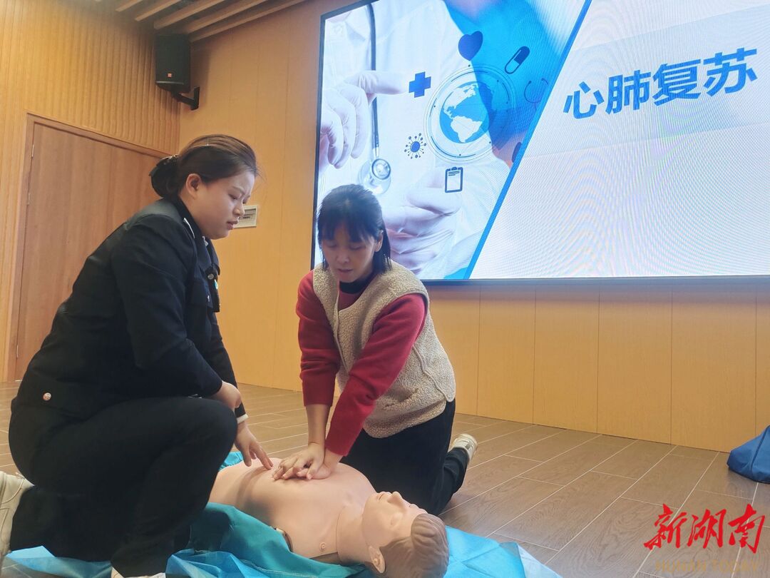 急救护苗 校园安守——湘潭市雨湖区湘锰小学开展急救知识培训