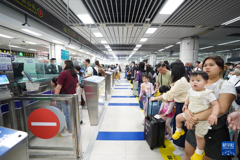 新时代中国调研行之看区域·大湾区篇丨跨境消费热潮开启粤港澳大湾区“双向奔赴”新篇章