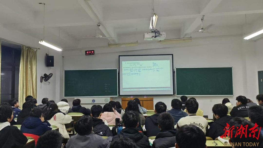 湖南工程学院计算科学与电子学院“高数加油站”举办考研真题辅导活动