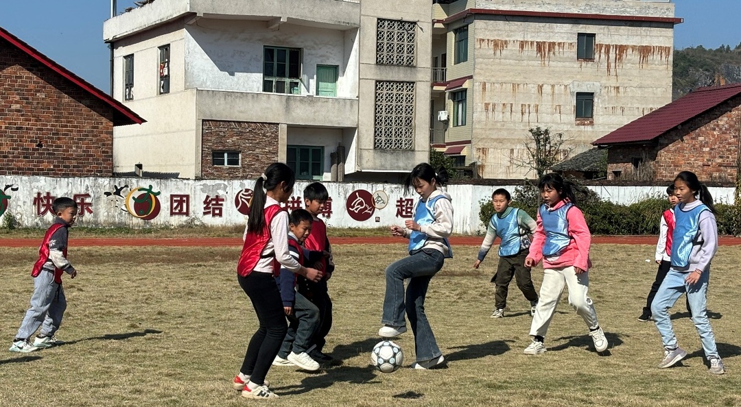 东安县紫溪中心小学：逐梦绿茵场