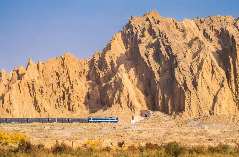 南疆行纪：湖南摄影师镜头下的传奇画卷