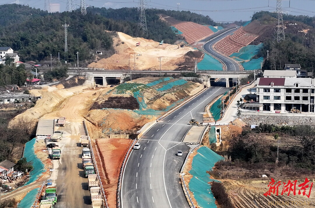 益阳市城区西环线建设正酣