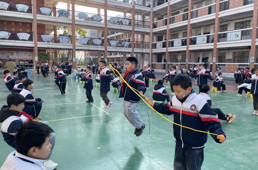 “繩”采飛揚(yáng)！石鼓區(qū)朝陽小學(xué)舉行冬季跳短繩比賽