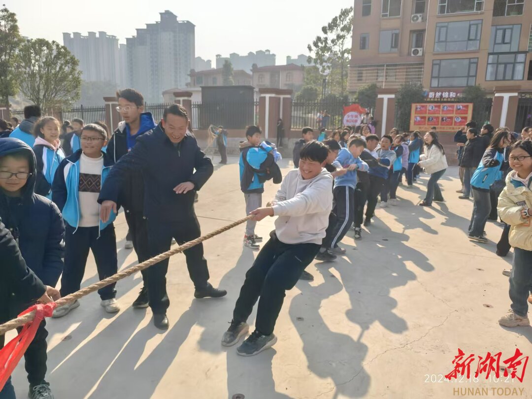 娄底市春晖学校举办精彩跳绳、拔河比赛