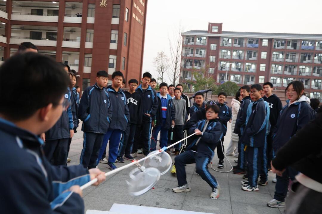 衡阳市第十七中学举办“理化奇遇记 探索无极限”联合学科活动