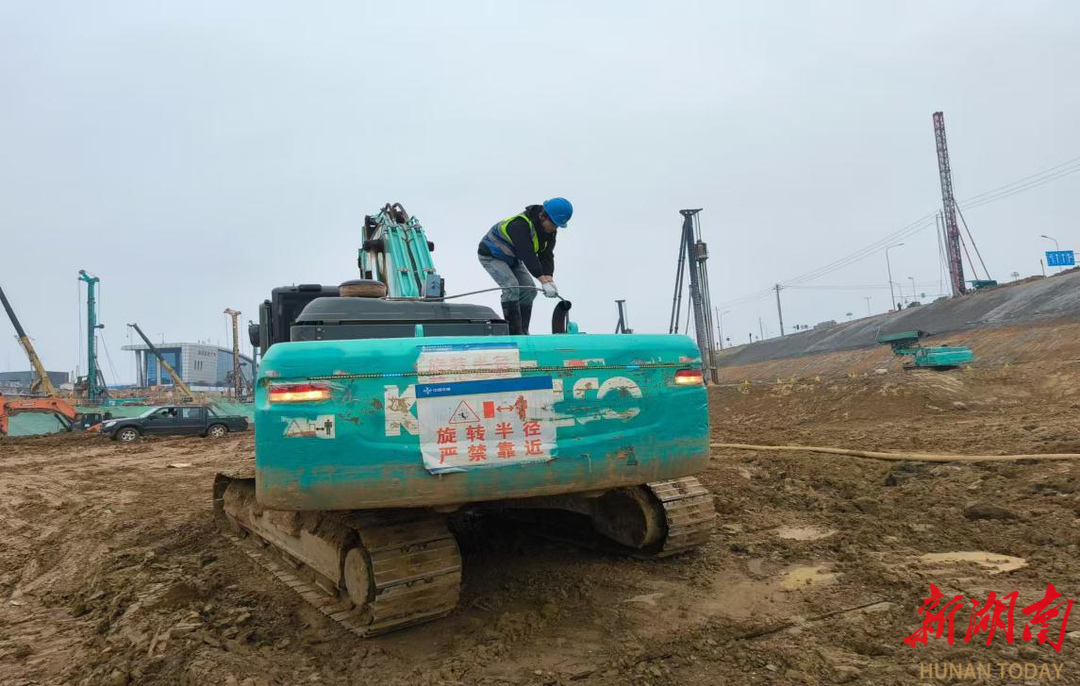 高塘岭街道开展非道路移动机械专项检测