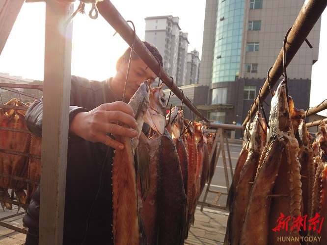 腊鱼、腊肉、腐乳、糍粑……@大通湖游子，家乡的味道等你回家过年