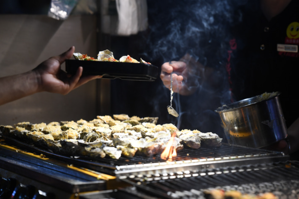 “睡前吃宵夜”和“饿肚子睡觉”，哪个危害更大？很多人都误解了……