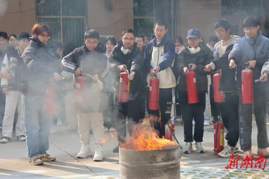 湘潭大學(xué)100余名師生接受消防安全培訓(xùn)