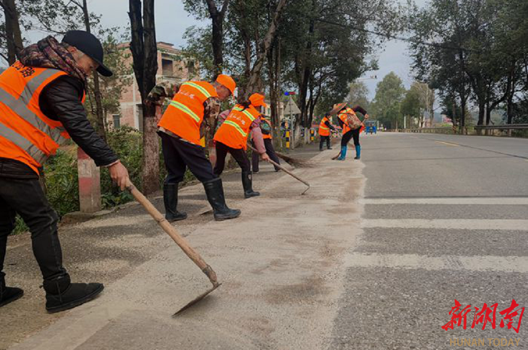 全面?zhèn)鋺?zhàn)！湖南公路部門筑牢低溫雨雪冰凍天氣保通保暢防線