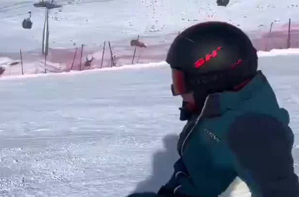 厉害！六旬大爷下肢瘫痪却驰骋雪场