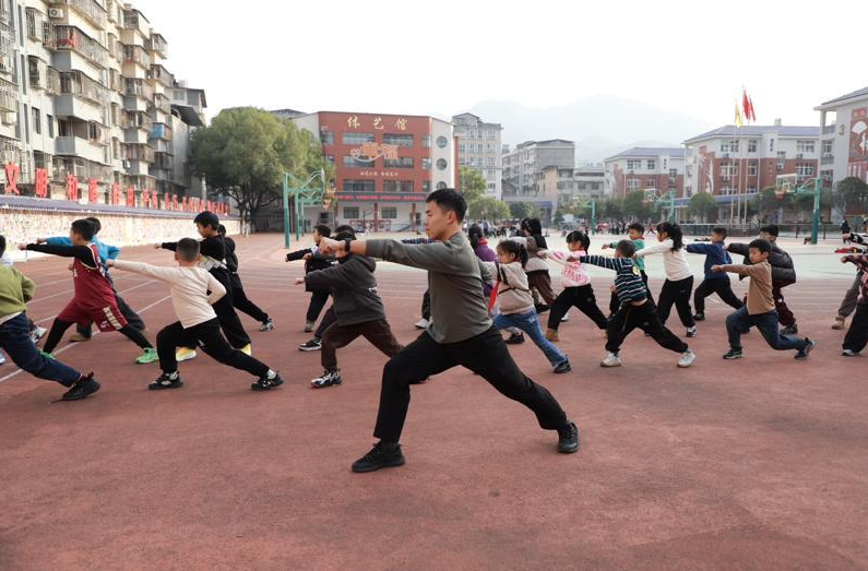 慈利县第一完全小学携手湘南学院共筑青少年“体育梦”