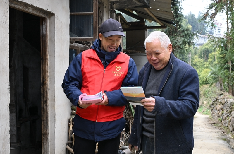 入戶宣傳暖民心