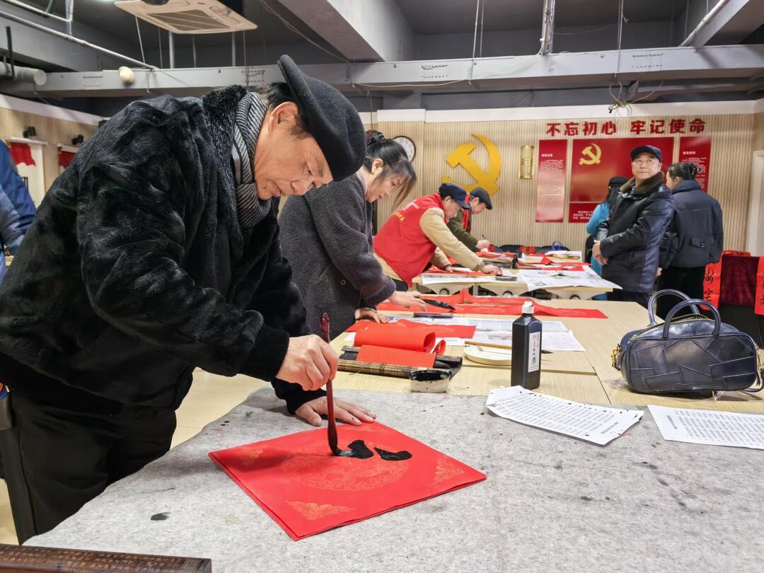 筆墨飄香送祝福，南城社區(qū)開展寫春聯(lián)志愿服務(wù)活動