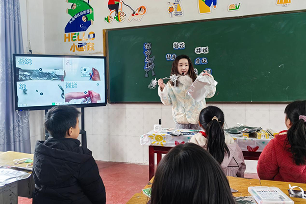 衡陽縣三湖鎮(zhèn)甘泉完小：探尋銀飾之美 觸摸非遺之魂