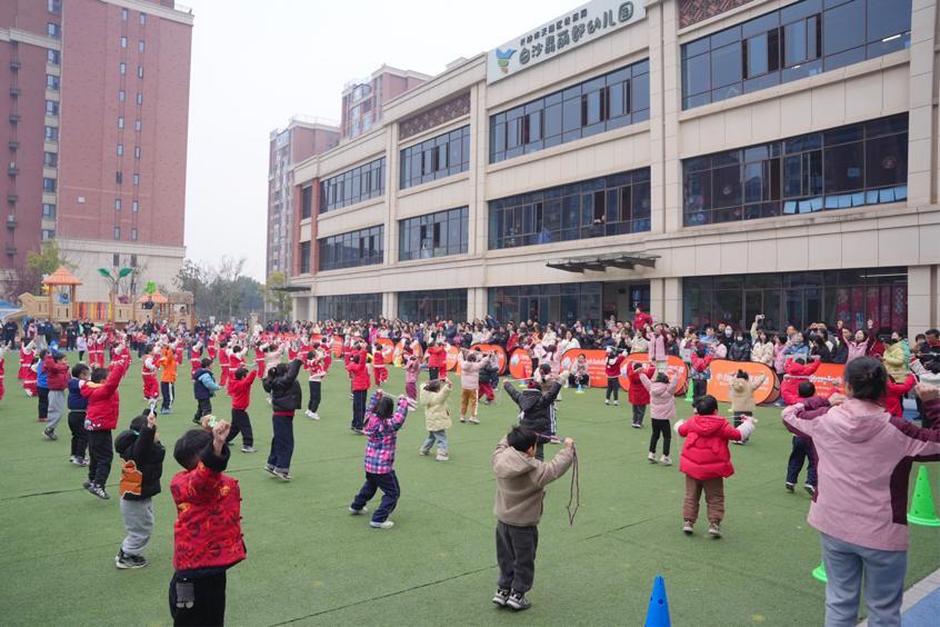 天心区教育局白沙翡丽郡幼儿园举行亲子运动会