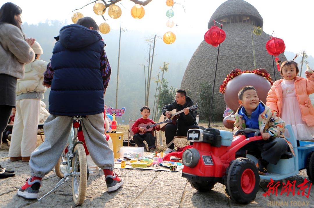 萌娃爭當(dāng)“小小生意人”，黃龍洞景區(qū)“新春集市”首次招募兒童商戶