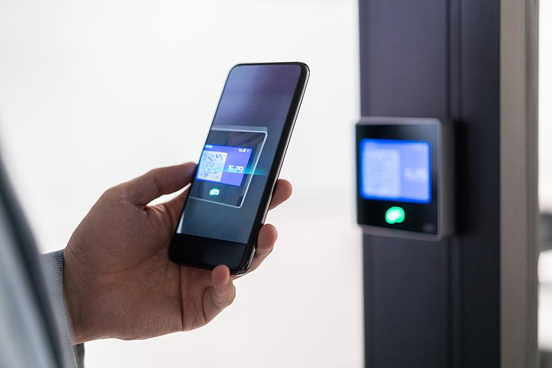 保鲜膜加热会致癌？新能源汽车辐射强？十大“科学”流言大揭秘