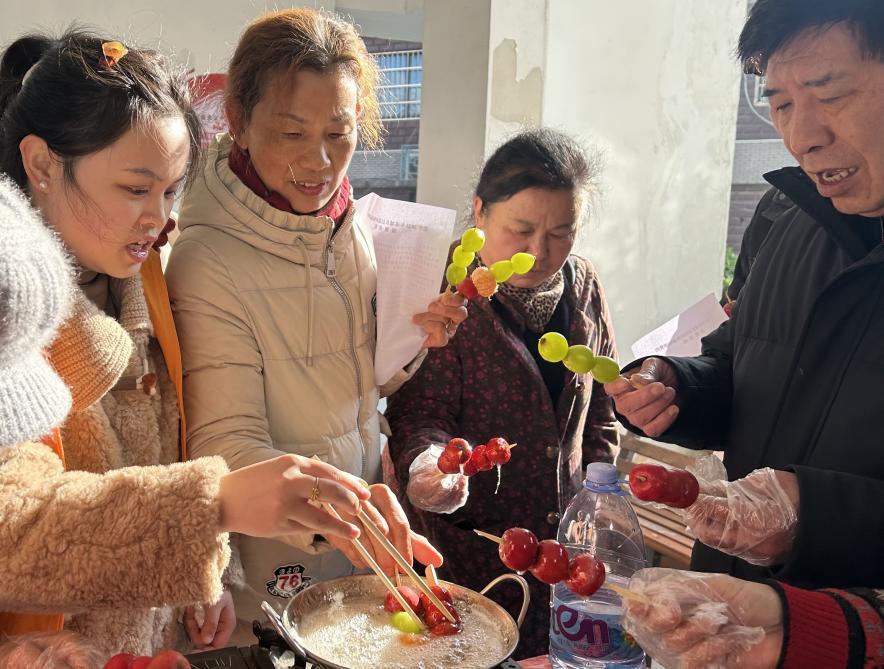 “串” 起和谐邻里情，冰糖葫芦乐同行——李家冲社区“童心敬老 相伴成长”公益项目主题活动